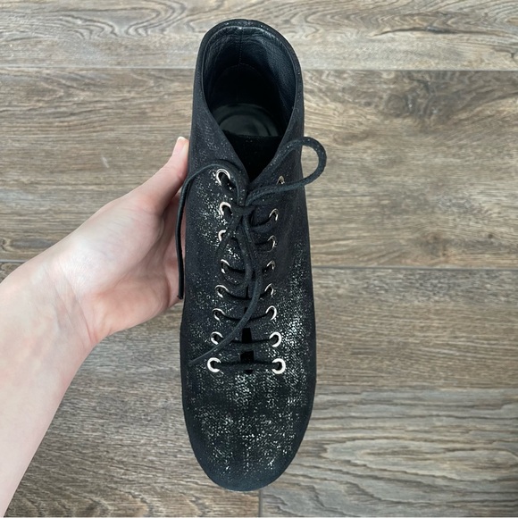 Chanel Pearl CC Logo Black Boots - Picture 8 of 14